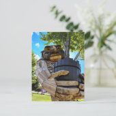 Carte Postale Un troll cool tient un arbre (Debout devant)