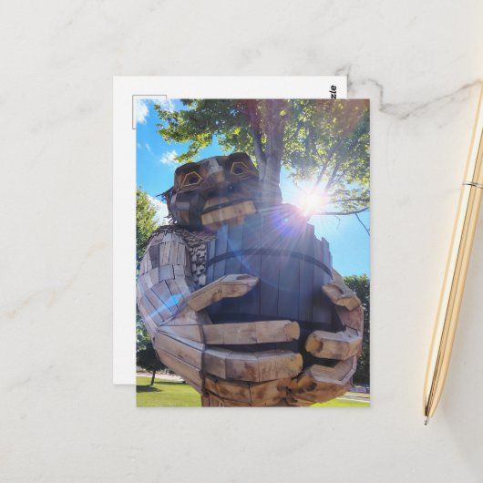 Carte Postale Un troll géant soutient un arbre (Devant/Arrière en situation)