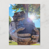 Carte Postale Un troll géant soutient un arbre (Devant)