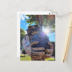 Carte Postale Un troll soutient un arbre