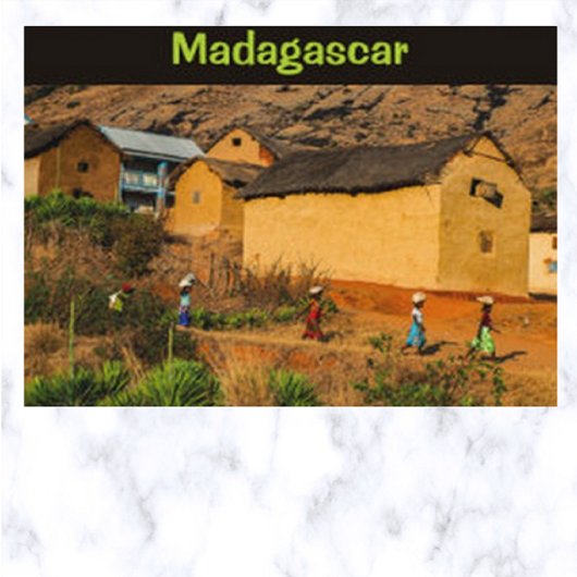 Carte Postale Un village rural à Madagascar