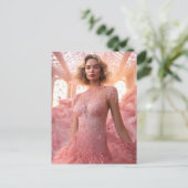 Carte Postale Une belle blonde en rose (Debout devant)