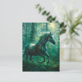 Carte Postale Une belle licorne dans une forêt (Debout devant)