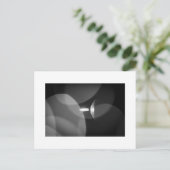 Carte Postale Une bougie brûlante (Debout devant)