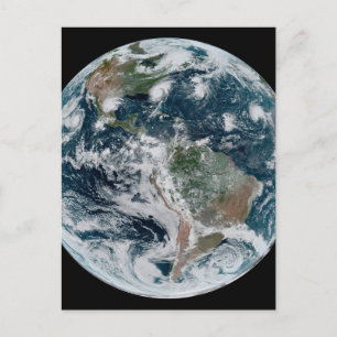 Carte Postale Une Chaîne Perdue De Cyclones Tropicaux