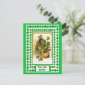 Carte Postale Une chaussure pleine de shamrocks (Debout devant)