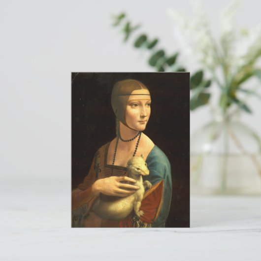 Carte Postale Une dame avec une mine (Debout devant)