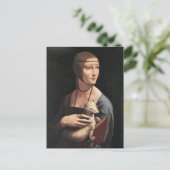 Carte Postale Une dame avec une mine (Debout devant)