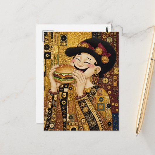Carte Postale Une Dame Joyeuse Avec Un Cheeseburger (Devant/Arrière en situation)