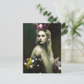 Carte Postale Une déesse du printemps (Debout devant)