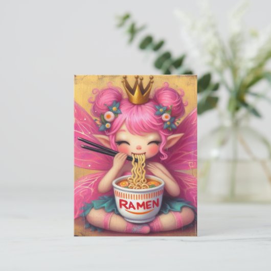 Carte Postale Une fée mangeant du Ramen (Debout devant)