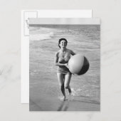 Carte Postale Une femme avec un Beach Ball (Devant / Derrière)