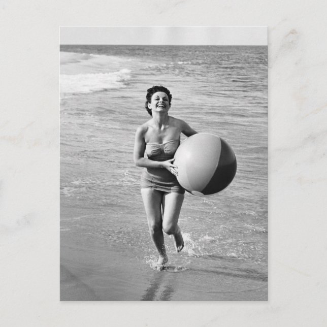 Carte Postale Une femme avec un Beach Ball (Devant)
