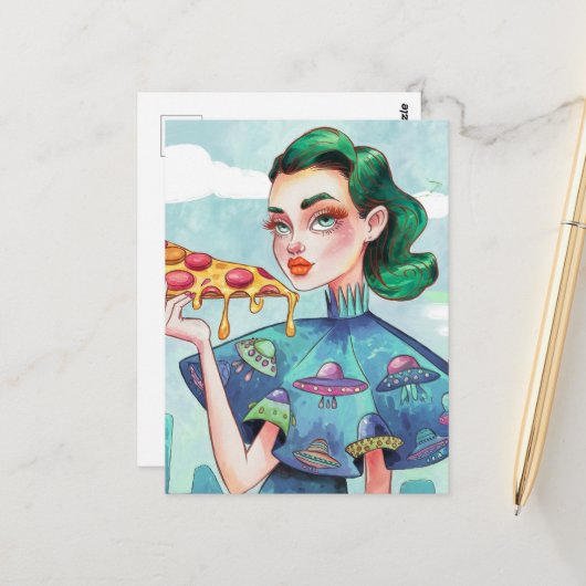 Carte Postale Une femme avec une tranche de pizza T-shirt UFO (Devant/Arrière en situation)