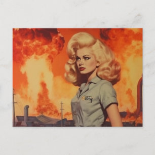Carte Postale Une femme blonde rétro dans un monde post-apocalyp