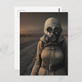 Carte Postale Une femme dans un masque à gaz art apocalyptique (Devant / Derrière)