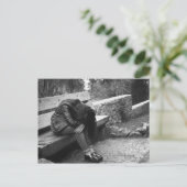 Carte Postale Une femme en dépression (Debout devant)