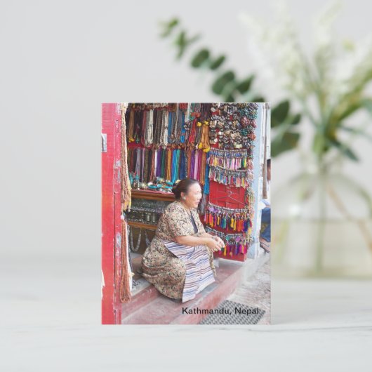 Carte Postale Une femme et sa perle (Debout devant)