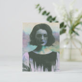 Carte Postale Une femme triste (Debout devant)