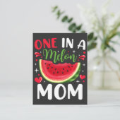 Carte Postale Une fête d'anniversaire pour maman, une pastèque (Debout devant)