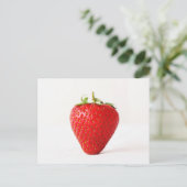 Carte Postale Une fraise rouge pcm (Debout devant)