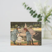 Carte Postale " Une journée à Versailles" (Debout devant)