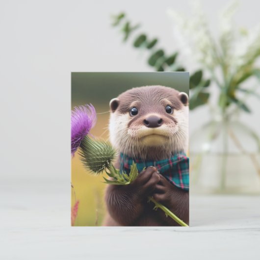 Carte Postale Une loutre avec un chardon (Debout devant)