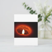 Carte Postale Une lumière dans l'obscurité (Debout devant)