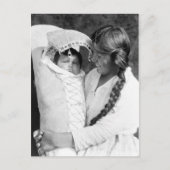 Carte Postale Une mère amérindienne avec sa papoose (Devant)