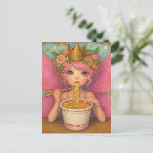Carte Postale Une mignonne fée rose mangeant du Ramen (Debout devant)