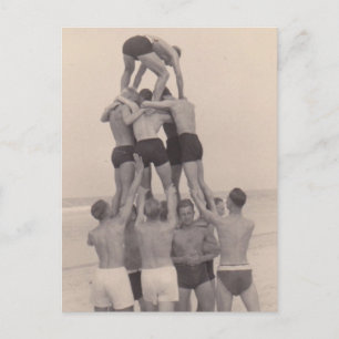 Carte Postale Une montagne d'hommes