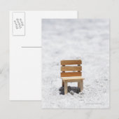 Carte Postale Une petite chaise sur la plage de sable (Devant / Derrière)