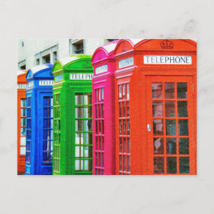 Carte Postale Une rangée de boîtes de téléphone aux couleurs viv