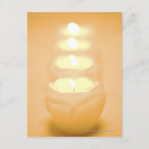 Carte Postale Une rangée de bougies éclairées