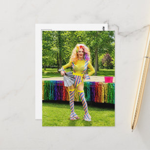 Carte Postale Une Reine du Drag Colorée Magnifique et Belle