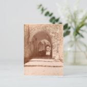 Carte Postale Une ruelle pavée à Jérusalem (Debout devant)