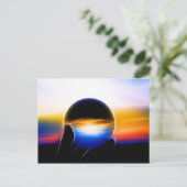 Carte Postale Une sphère de verre en style néon (Debout devant)