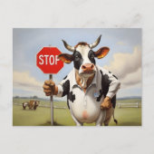Carte Postale Une vache tenant un panneau stop (Devant)