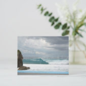 Carte Postale Une vague de Guam (Debout devant)