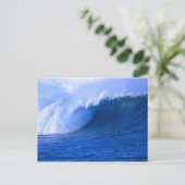 Carte Postale une vague qui s'écrase (Debout devant)