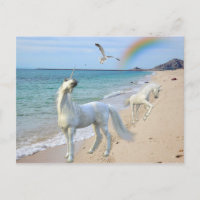 Unicorne mère enchantée et bébé poulain à la plage