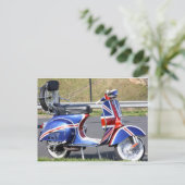 Carte postale Union Jack Scooter (Debout devant)