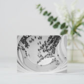 Carte Postale USA, New York, New York City : The Guggenheim 4 (Debout devant)