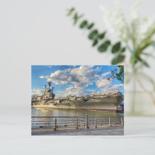 Carte Postale USS Intrepid (Debout devant)