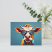 Carte Postale Vache avec lunettes de soleil (Debout devant)
