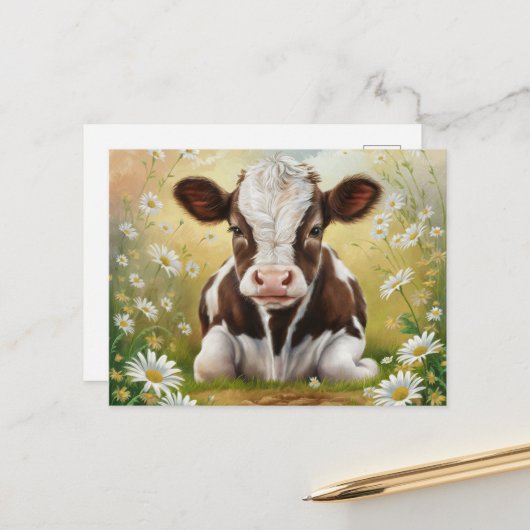 Carte Postale Vache Bébé mignonne dans un champ de marguerites (Devant/Arrière en situation)