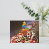 Carte Postale Vache couchée sur une pizza (Debout devant)