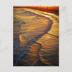 Carte Postale Vagues de coucher de soleil doré sur la photo côti