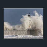 Carte Postale Vagues S'Écrasant Contre Un Phare<br><div class="desc">Vagues S'Écrasant Contre Un Phare. Copyright : Design Pics / John Short</div>