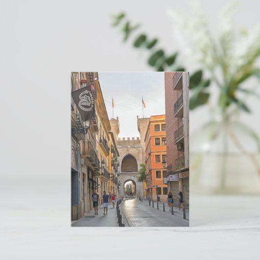 Carte Postale Valence. n° 7. (Debout devant)